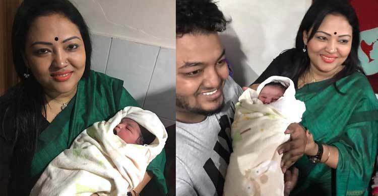 দাদি হলেন কণ্ঠশিল্পী মমতাজ